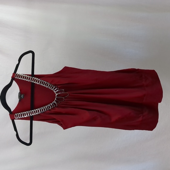 White House Black Market Burgundy Tank With Silver Links Size M - Picture 2 of 7